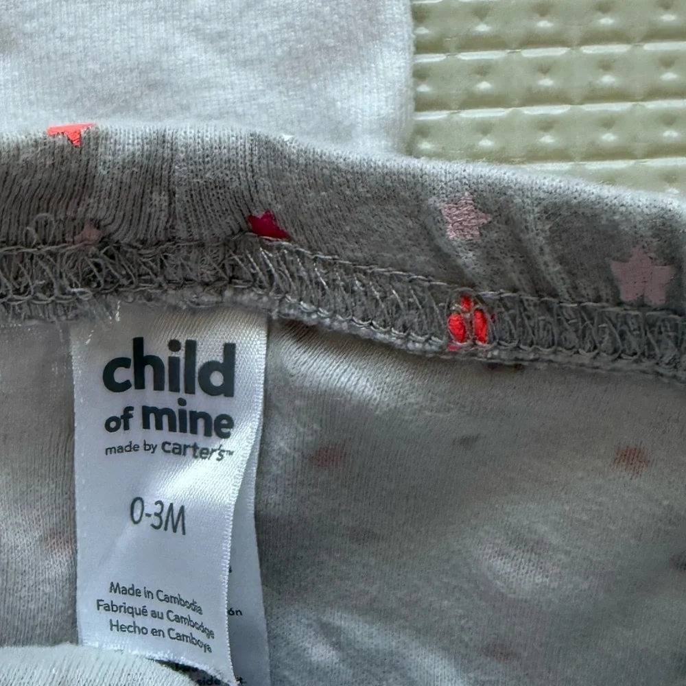Carters|Baby girl bodysuit & leggings set White Onesie & Gray Star leggings•3M